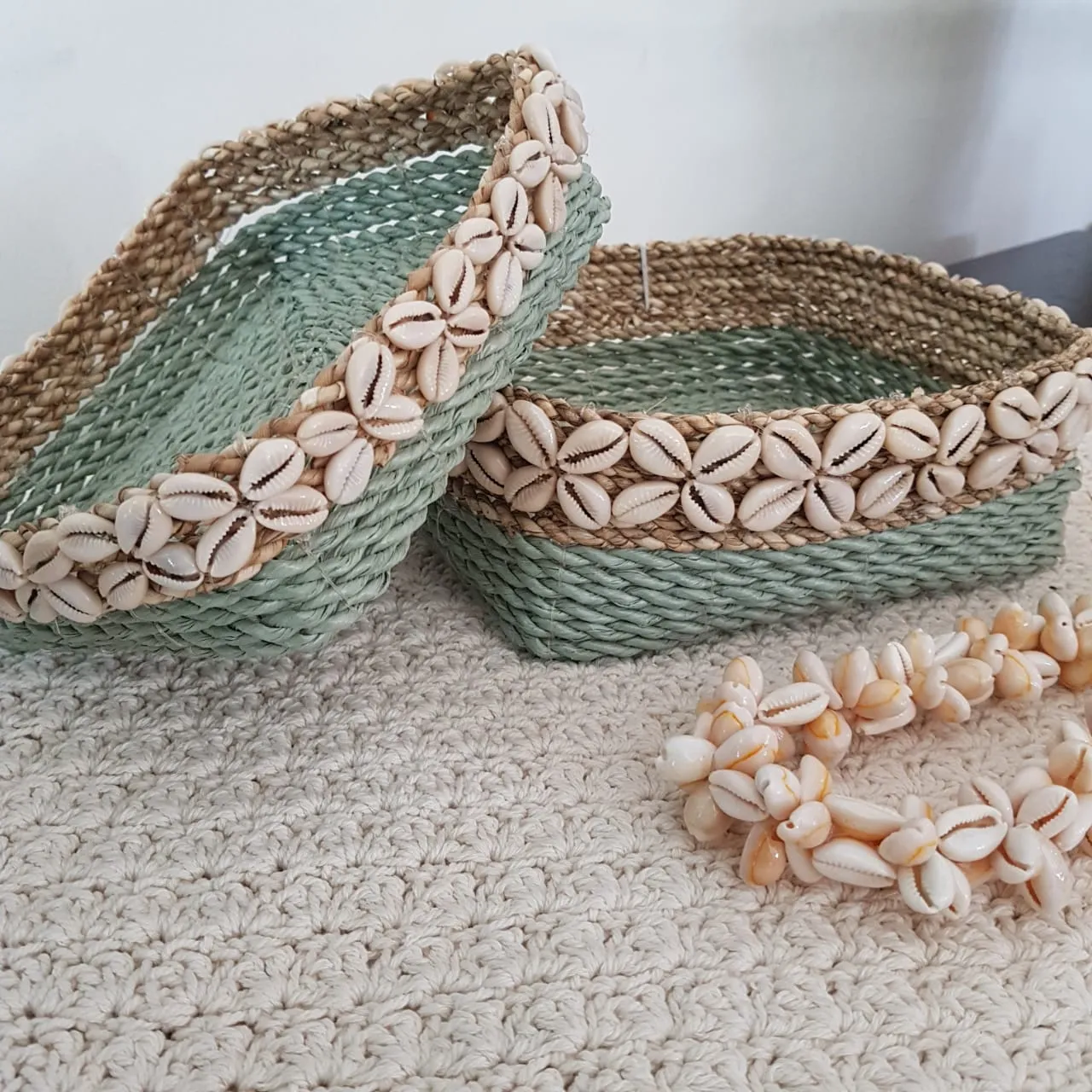 Set 2 Square Small Raffia Basket With Cowrie Shells