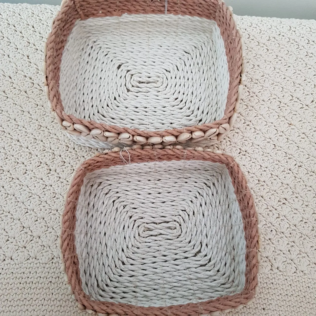 Set 2 Square Small Raffia Basket With Cowrie Shells