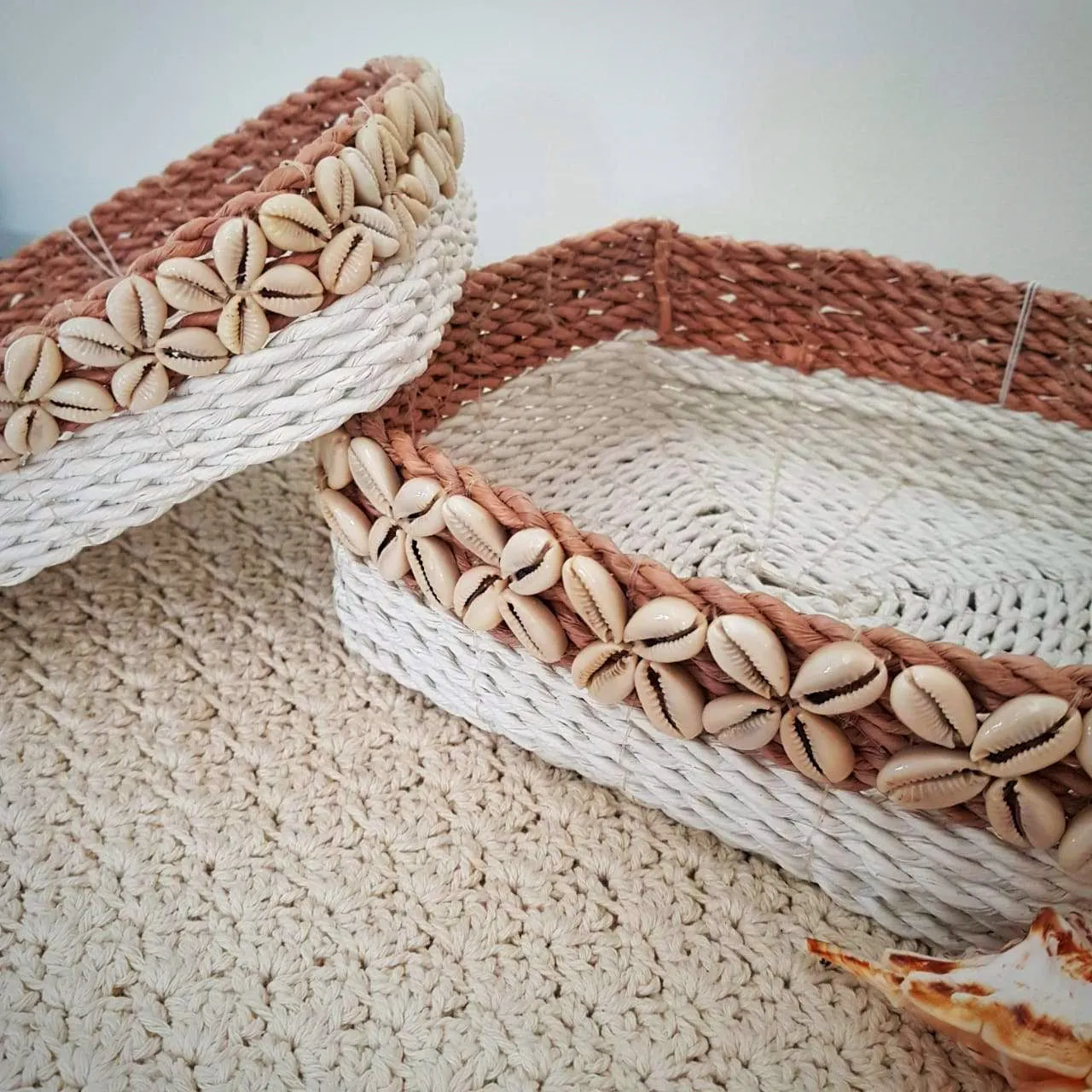 Set 2 Square Small Raffia Basket With Cowrie Shells