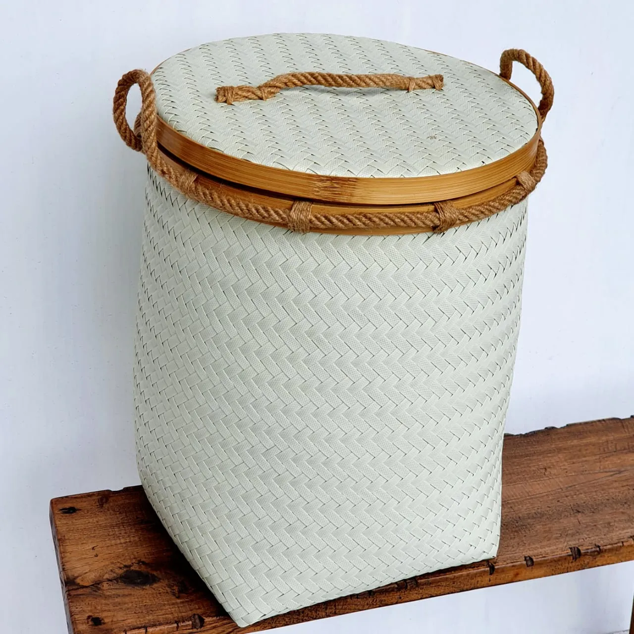 Set 3 Large White Basket Set With Lid